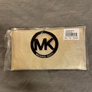 Michael Kors EXTRA LARGE Fulton Pebble Leather Wristlet/Clutch in Gold | NWT